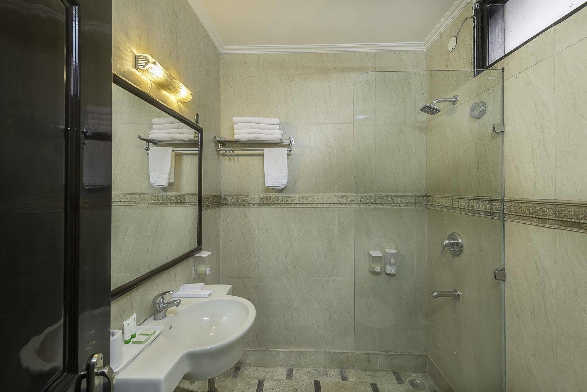 Treebo Trend Singh Sons Karol Bagh Hotel Ню Делхи Екстериор снимка